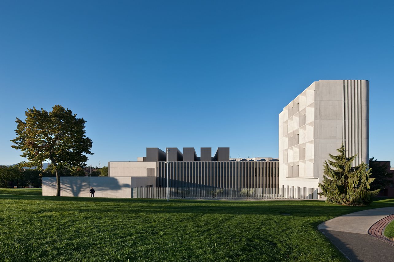 Arquitectura Docente - Edificio de Económicas y Másters de la Universidad de Navarra